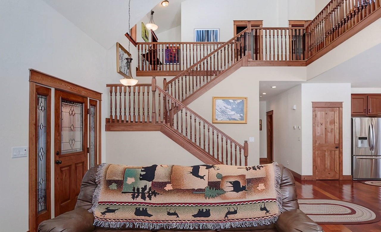 自建房楼梯怎么设计节省空间,自建房楼梯踏步装修怎样设计好看