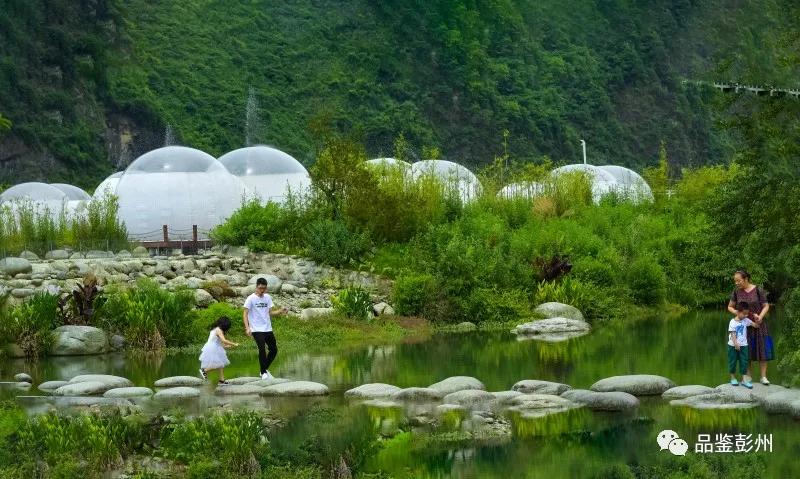 画一幅和足球有关的画简单图片,画一幅和足球相关的画