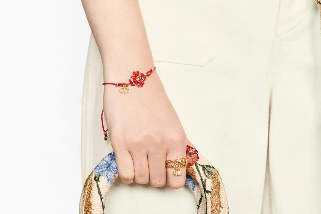 金晨为什么叫大喜啊,金晨手上的红绳是什么