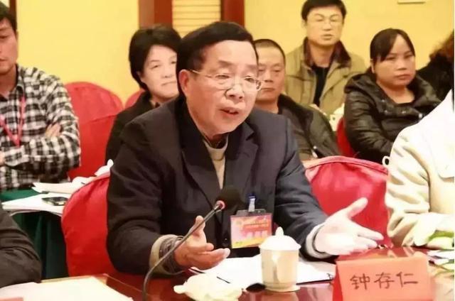 衣服泡了一晚发黄简单处理方法,白衣服泡了一夜发黄了怎么办