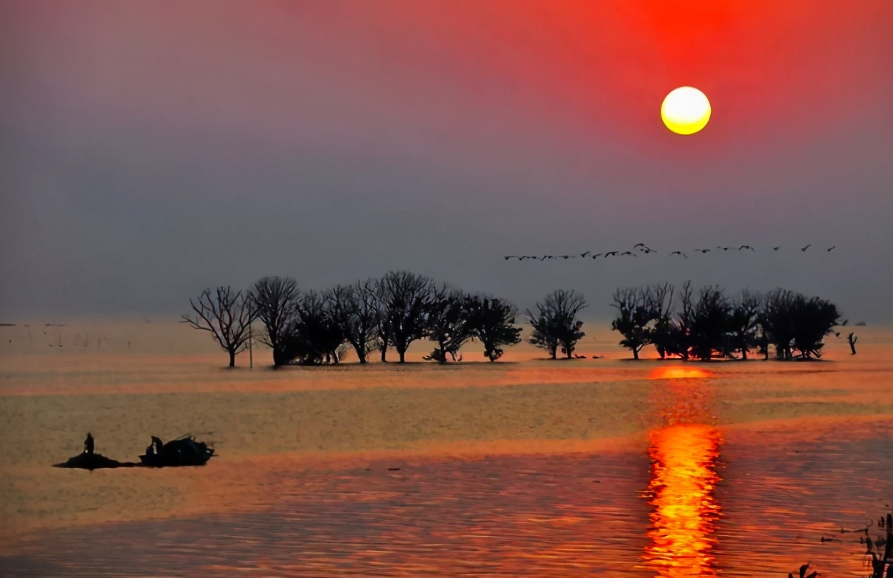 李白夜游洞庭湖写下一首绝美诗作,李白游洞庭五首哪个最经典
