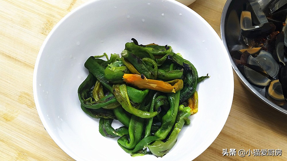 好吃又下饭的擂辣椒皮蛋测评,擂辣椒皮蛋超辣