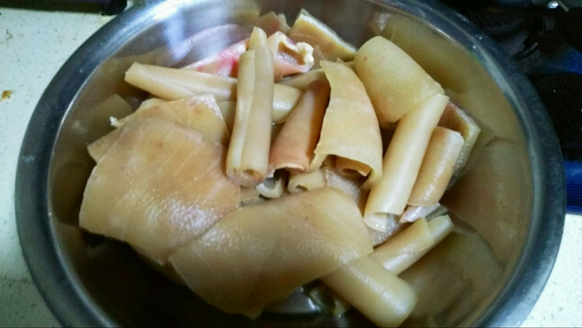 家常卤猪皮的做法,家庭版卤猪皮的做法