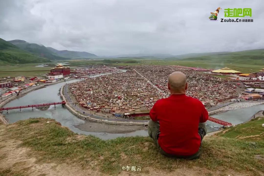 为了寻找疯狂的石头，他成为最早环驾中国的人，至今年龄成谜