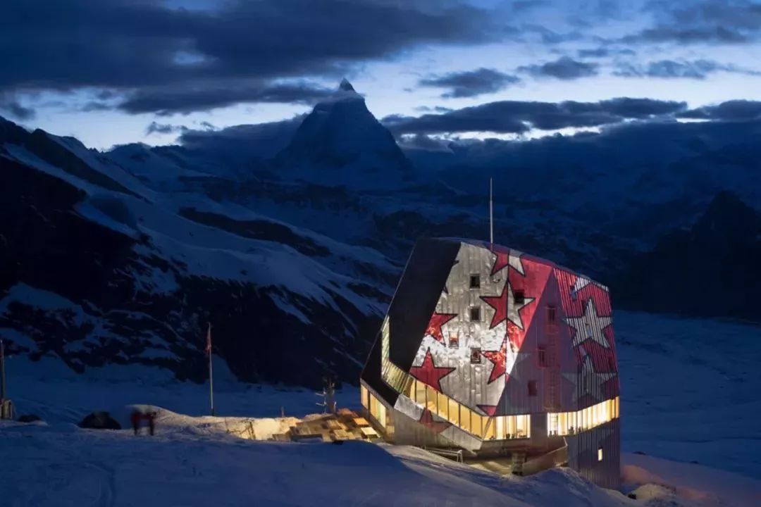 孤独的建筑物,孤独的建筑金湾