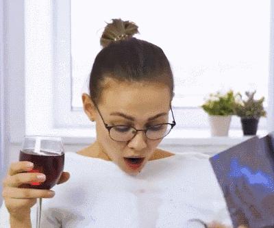 红酒洒在白衣服上怎么办,红酒洒在衣服上洗得掉吗