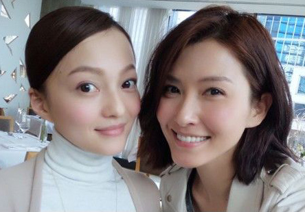 张韶涵坚持用护肤油5年，宋轶直接把油涂全身，难怪皮肤嫩出水