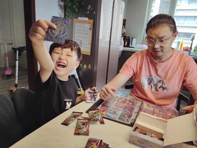 奥特曼卡片是买传奇好还是黑钻好,奥特曼卡片到底该不该给小孩买