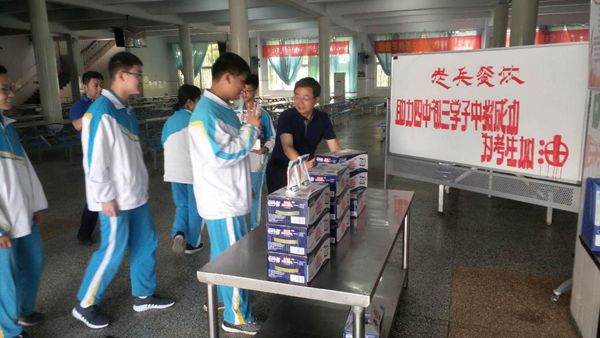 2021年郑州小升初择校必看的15所热门民办初中食宿情况集合