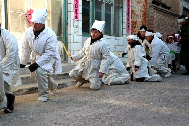 孝子报丧不能进家门吗,孝子报丧不能直接进人家门