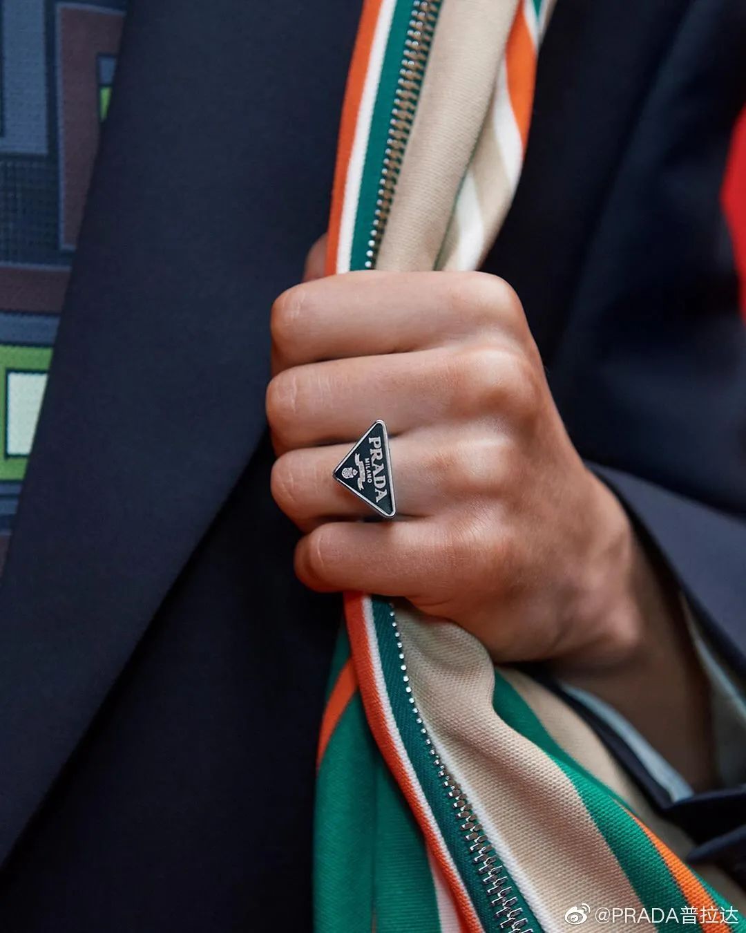 情侣送礼物不应该送什么,情侣之间送礼物不对等