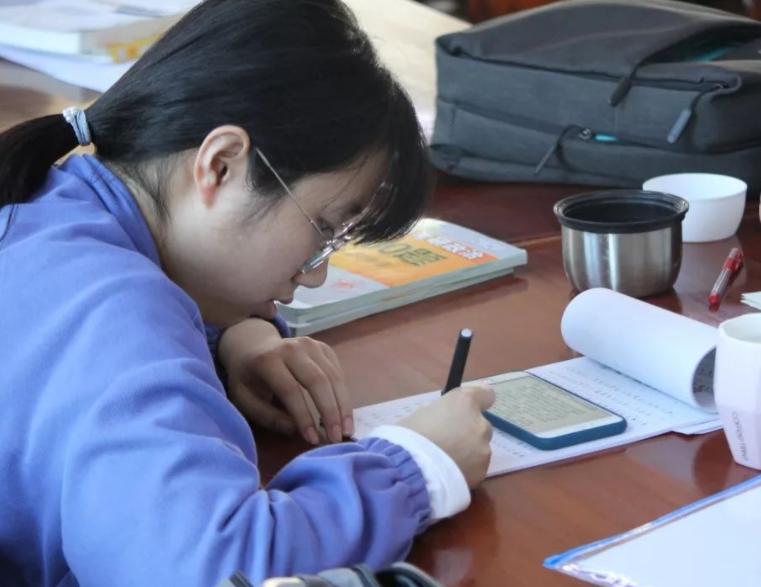 研究生毕业后和本科生差距大吗,准研究生告诉你学硕和专硕的区别