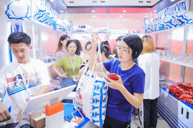 大白兔奶糖频繁跨界营销好吗,大白兔奶糖跨界产品有哪些