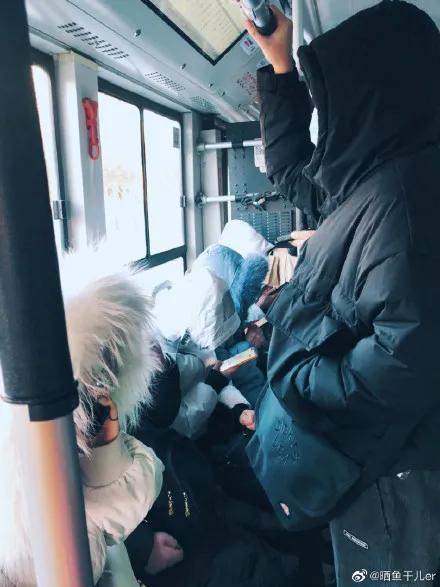 一个月工资3000羽绒服8000,月薪2万羽绒服