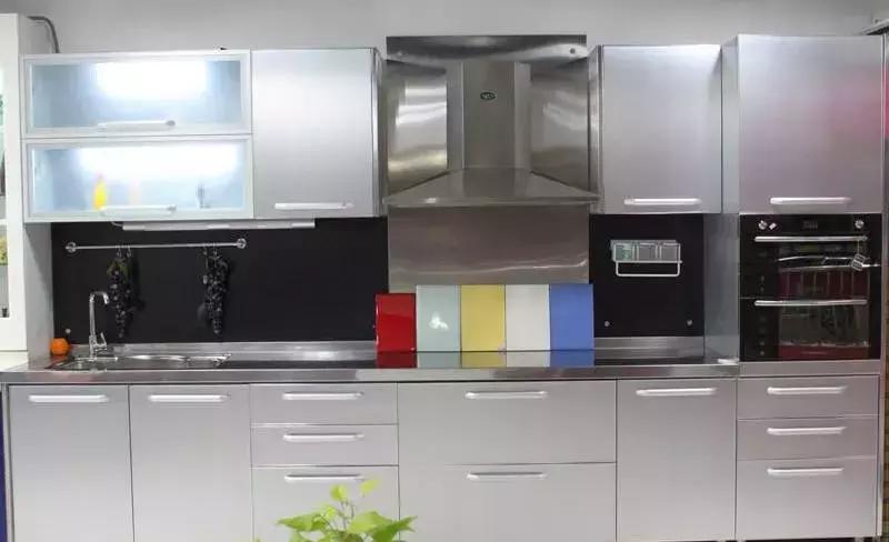 烤漆板材和防火板哪个好,防火板模压板和烤漆板的区别