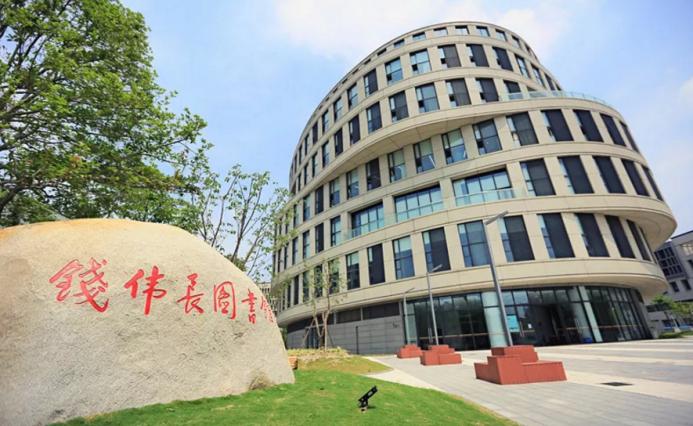 中国*产党共**创办的第一所高等学府，以城市名字命名，孙中山、毛*东泽**直接关怀！