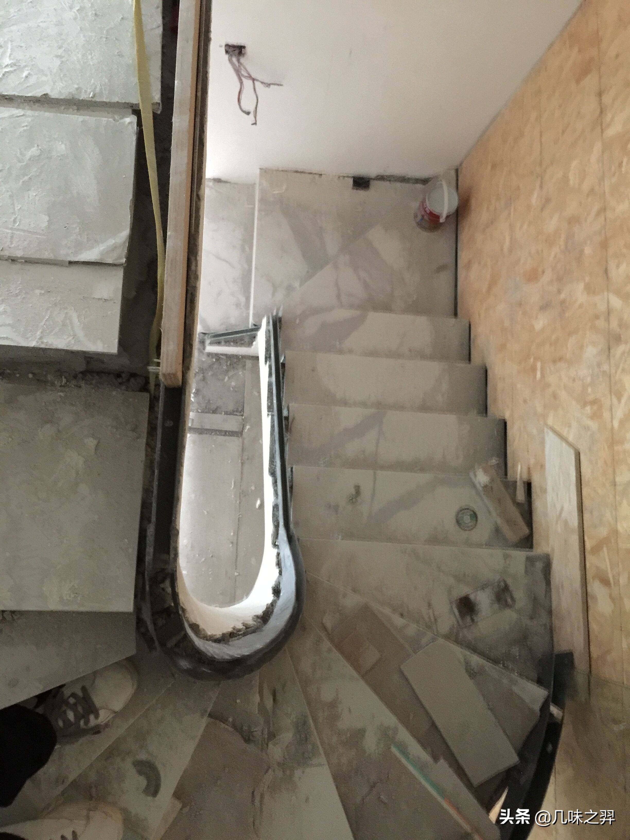 装修选择旋转楼梯好还是直楼梯好,旋转楼梯好还是直角楼梯好