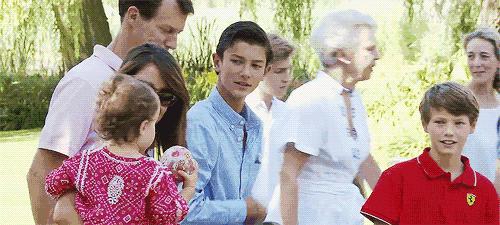 全球最帅王子18岁净身出户，上海打工赚钱：生来是王子，太惨了