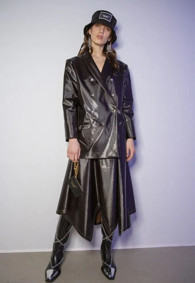 好莱坞西装穿搭风格,今年流行丝绒西装