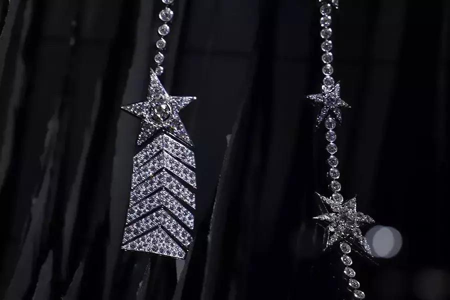 LEPARISRUSSEDECHANEL｜香奈儿，并不是谈谈恋爱那么简单