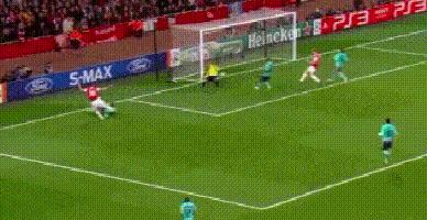 范佩西飞翔高清,范佩西上演飞翔的荷兰人