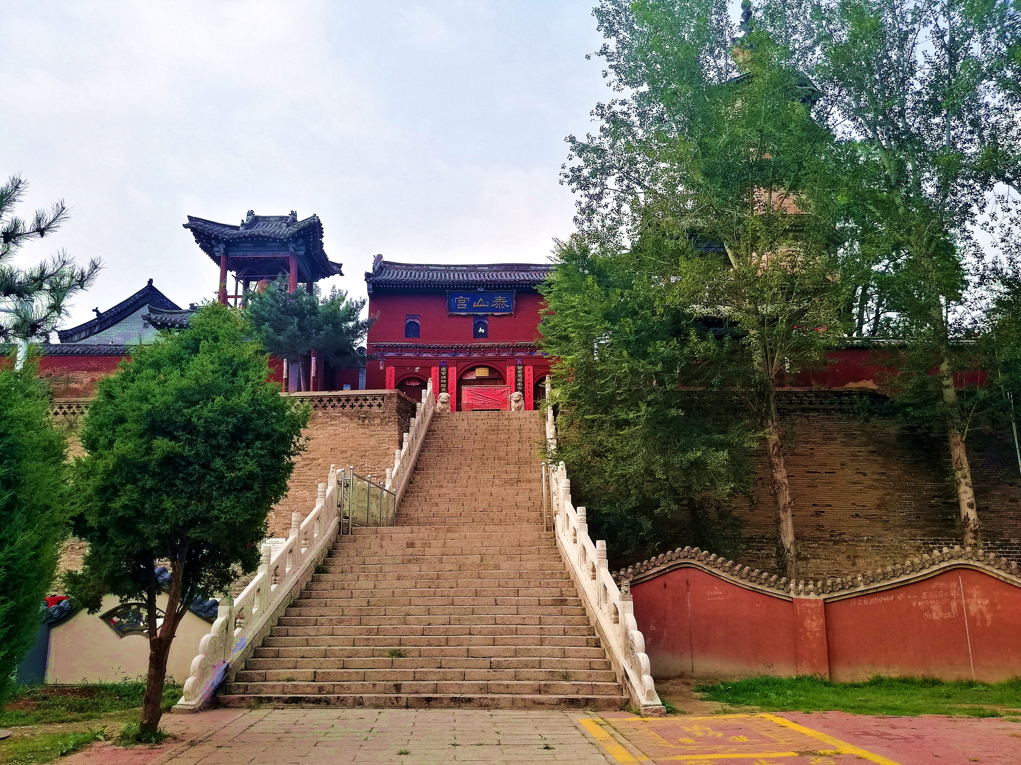 河北涞源避暑,涞源比秦皇岛凉快吗