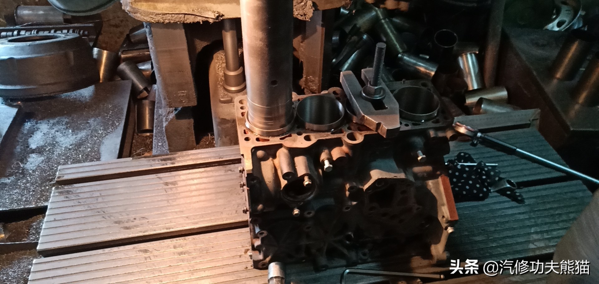 10年奥迪a6l2.0t烧机油维修,奥迪a6l2.0t烧机油吗