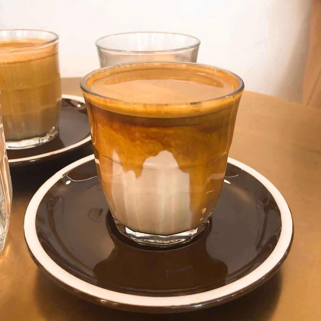 拿铁和馥芮白区别,拿铁和卡布奇诺馥芮白