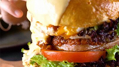 召唤佛山大胃王！足足八层高XXXXXL号大力水手汉堡，全部吃完免单