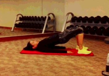 钟丽缇张伦硕人鱼夫妇跳舞视频,54岁钟丽缇穿红色人鱼装