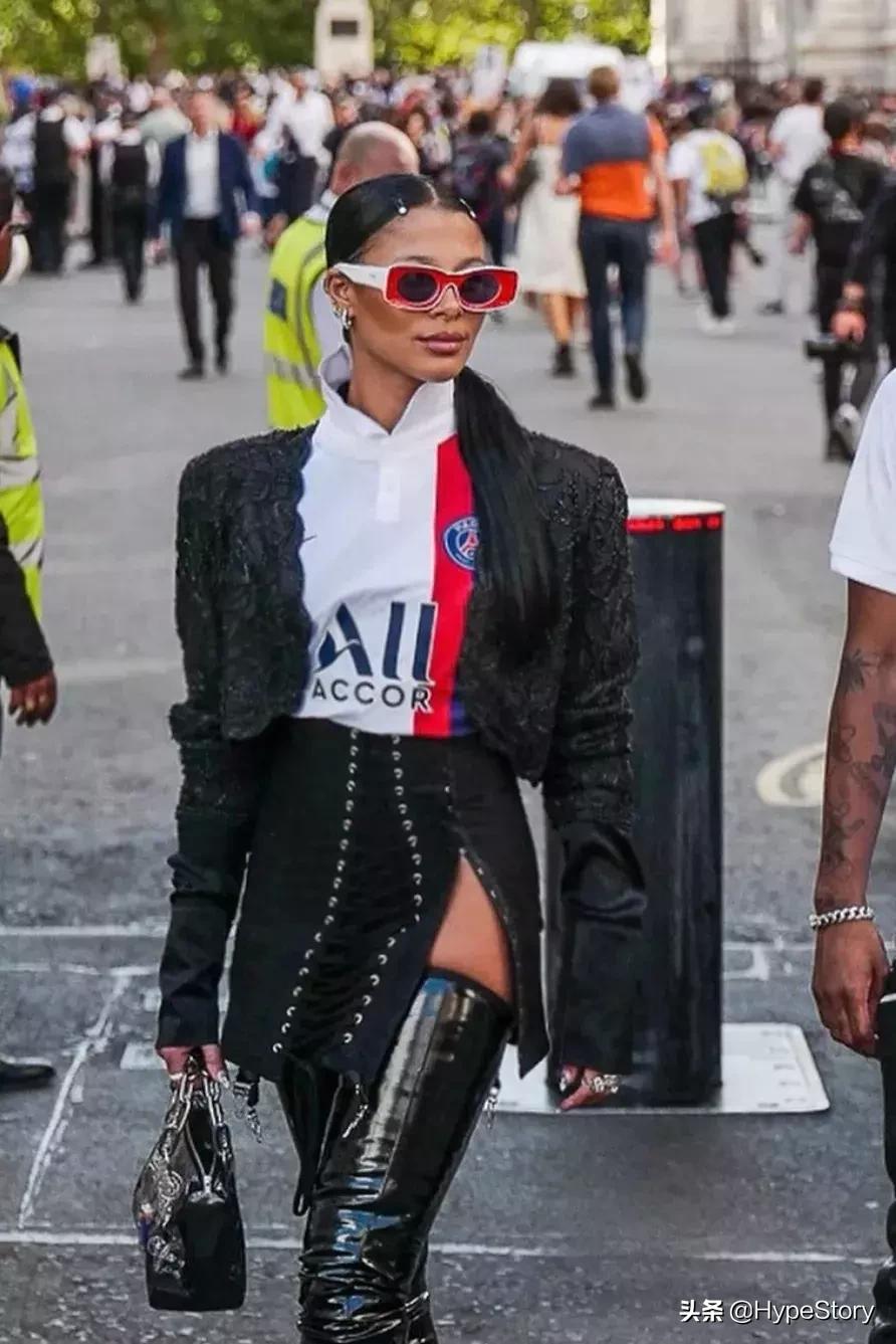 伦敦时装周惊艳全场，谁还敢说球衣不时髦？