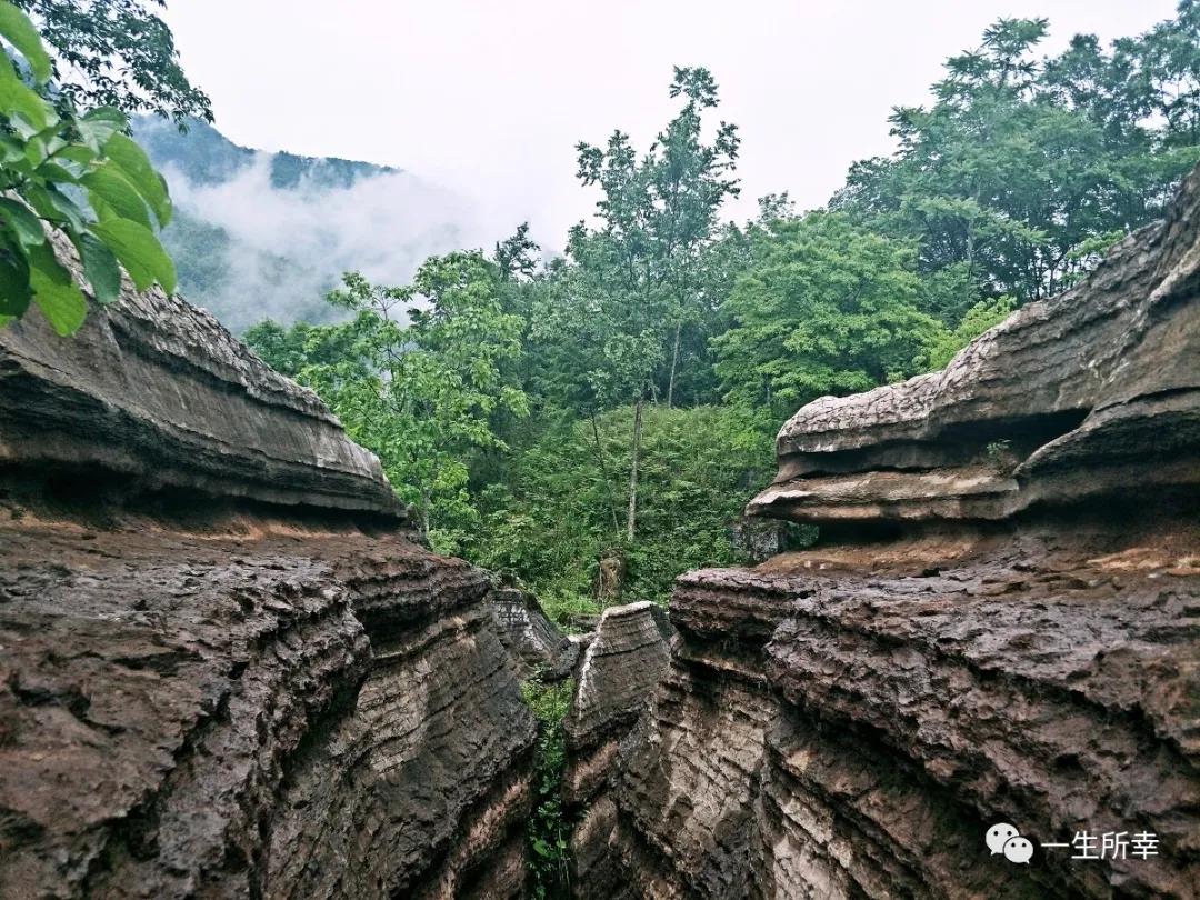 一川碧水,一川碧水一重山