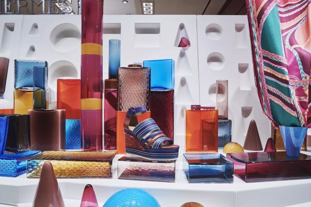 爱马仕最新的橱窗设计,手工制作的梦幻艺术空间