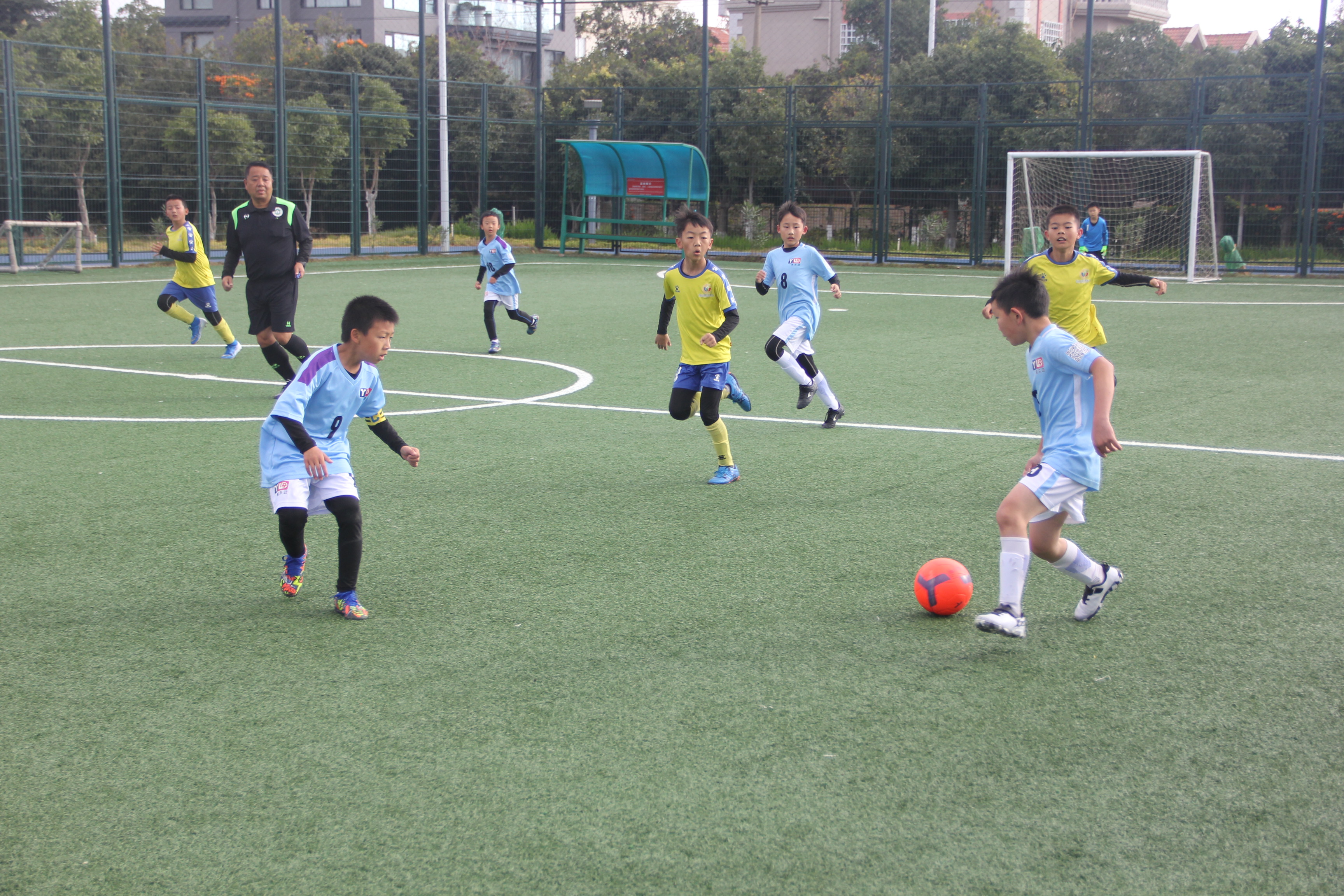 T6出行第二届云南“校长杯”少儿足球赛启幕助力振兴中国足球