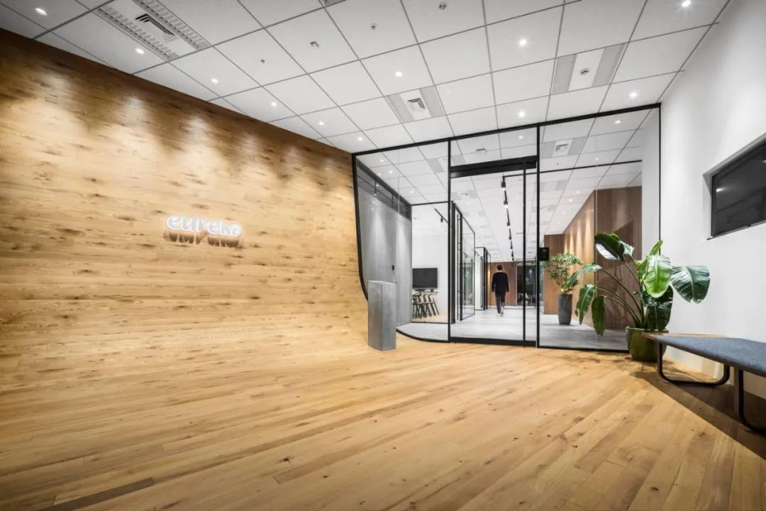 办公室装修32款极简前台,办公室装修前台背景墙怎么选