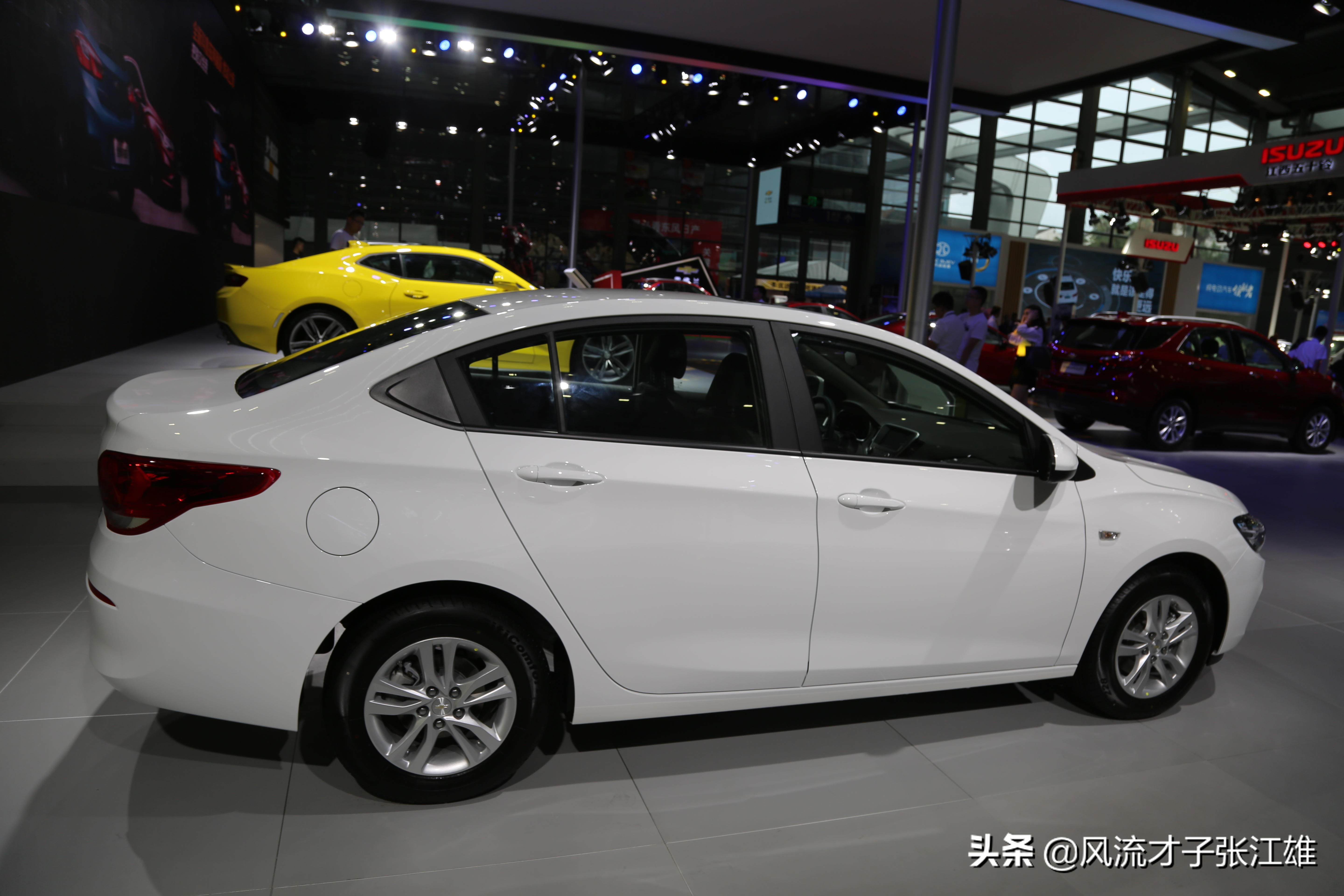 雪佛兰时尚中级家轿新科沃兹首发,22年雪佛兰科沃兹手动最高配