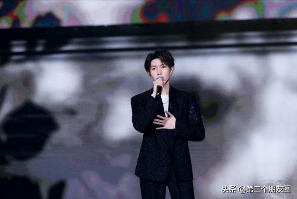 刚过22岁生日的王俊凯就被造谣整容：不如说P得太过