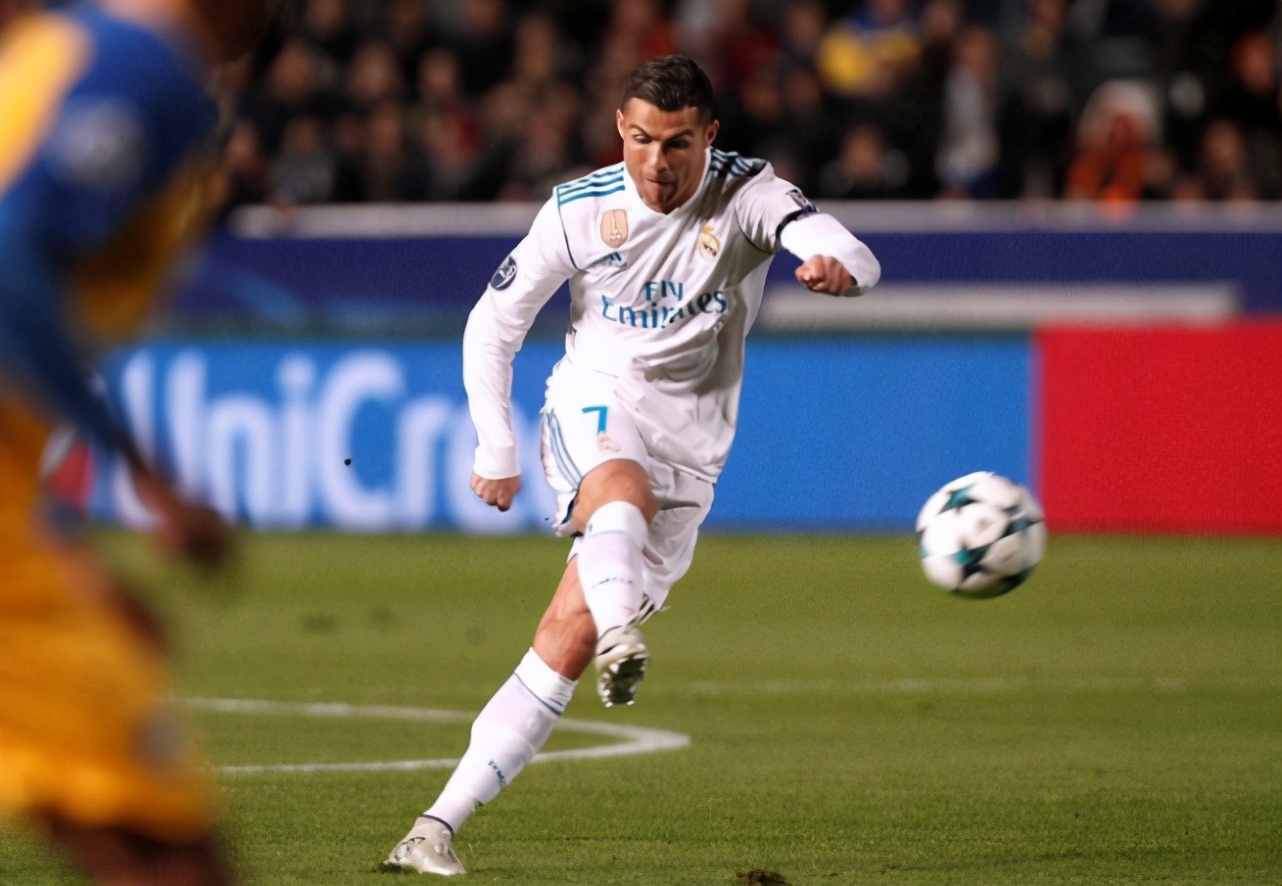 国足后场马赛回旋,国足球员为什么不用踩单车