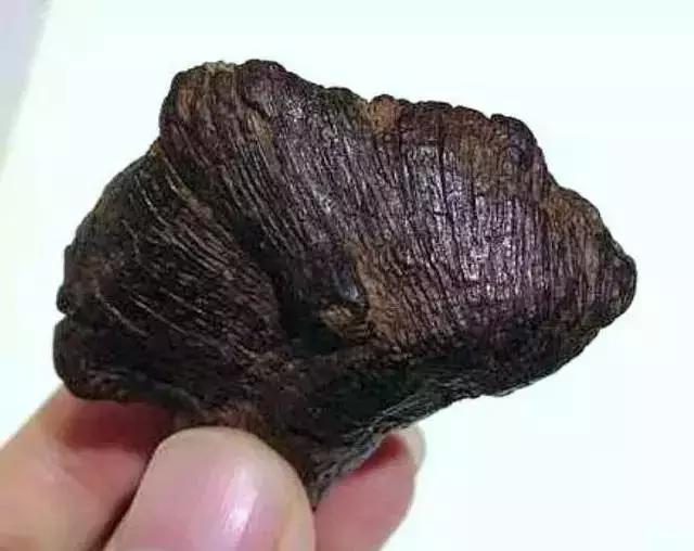 印度小叶紫檀手串最贵多少钱,小叶紫檀贵还是沉香手串贵