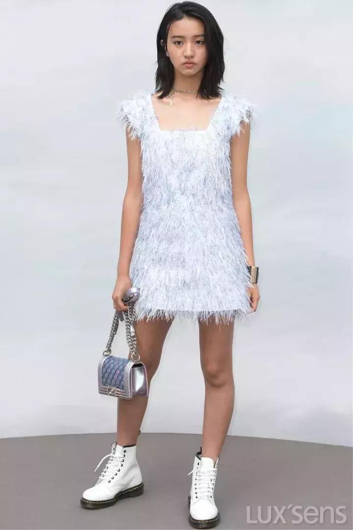 宝格丽和易烊千玺的杂志,易烊千玺代言宝格丽全球香氛系列