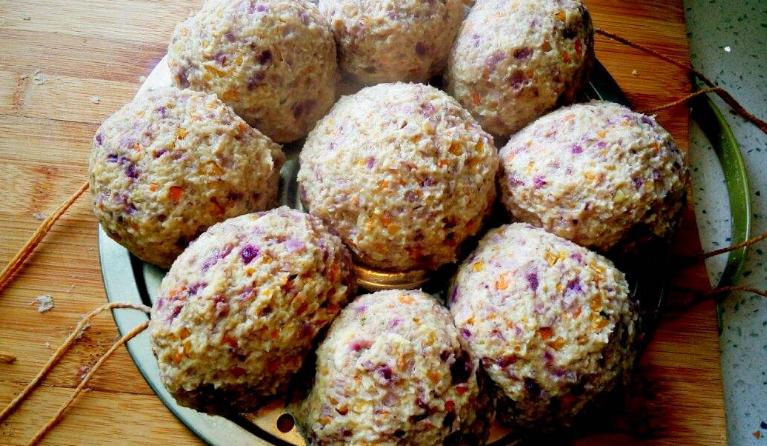 怎么改善狗狗的饮食和排便,怎么改善狗狗饮食去泪痕