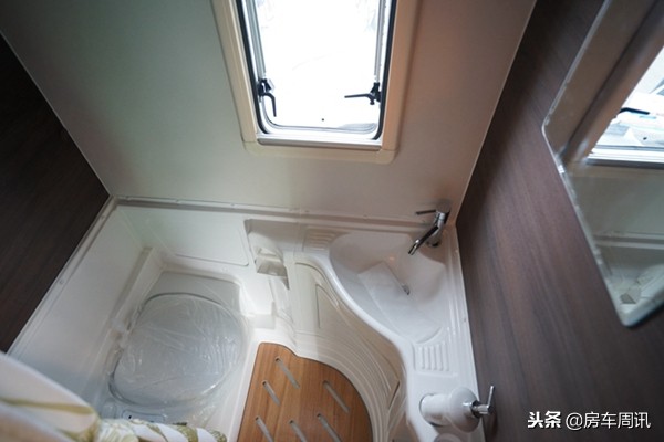 欧胜底盘短轴低顶升顶房车,欧胜底盘和宝迪底盘比较