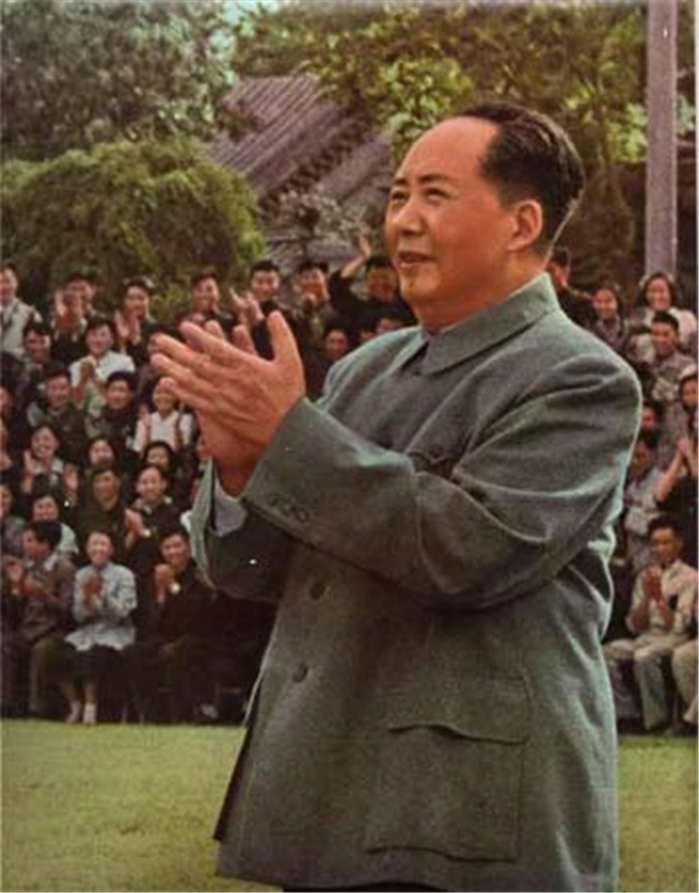 毛主席的穿衣之道：接见外宾穿毛式服装，平时“缝缝补补”