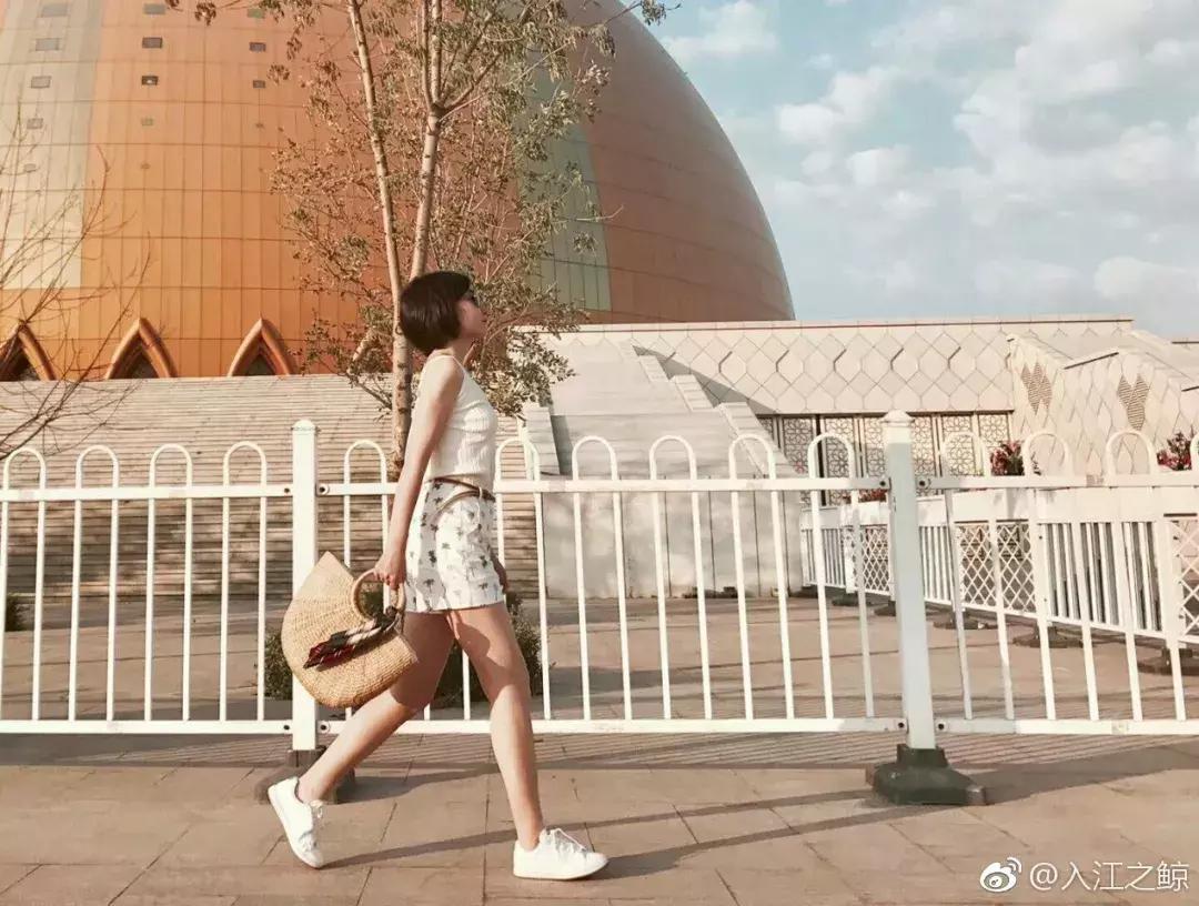 杨超越卖鞋,杨超越从村花到偶像的蜕变之路