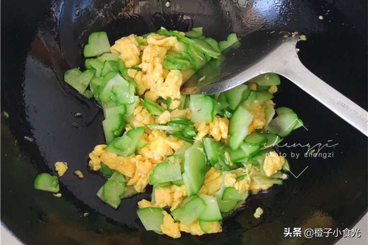 这个菜营养又丰富大人小孩都爱吃,春天这个菜和鸡蛋炒一炒营养翻倍