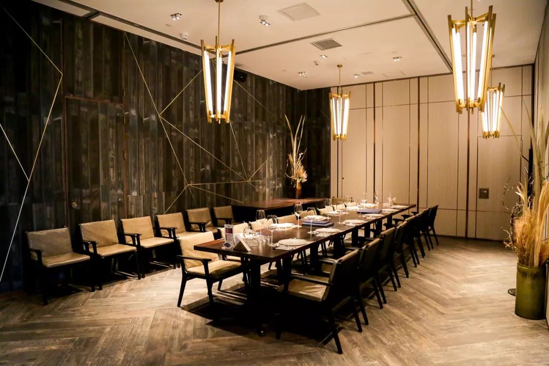 吃海鲜龙虾帝王蟹自助,海胆海鳌虾自助