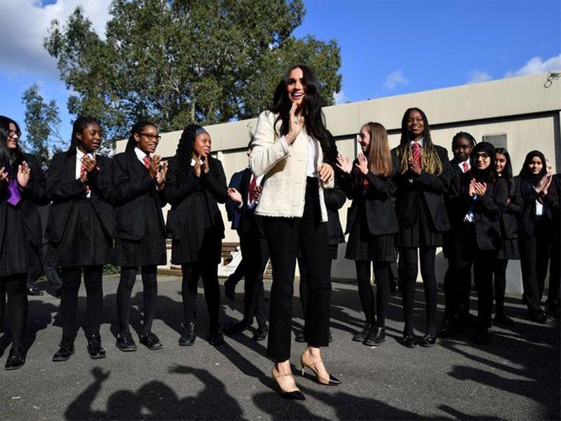 哈里梅根回王室被拒,梅根哈里退出王室女王反应