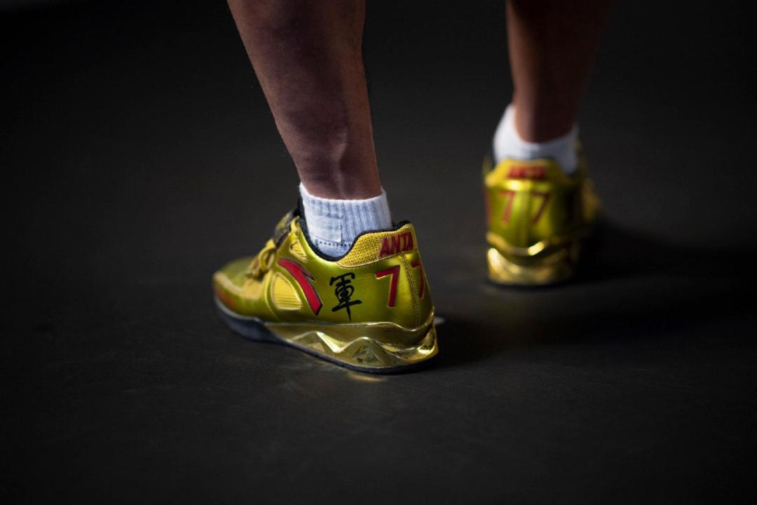 国产品牌突袭下，阿迪达斯顶不住了？