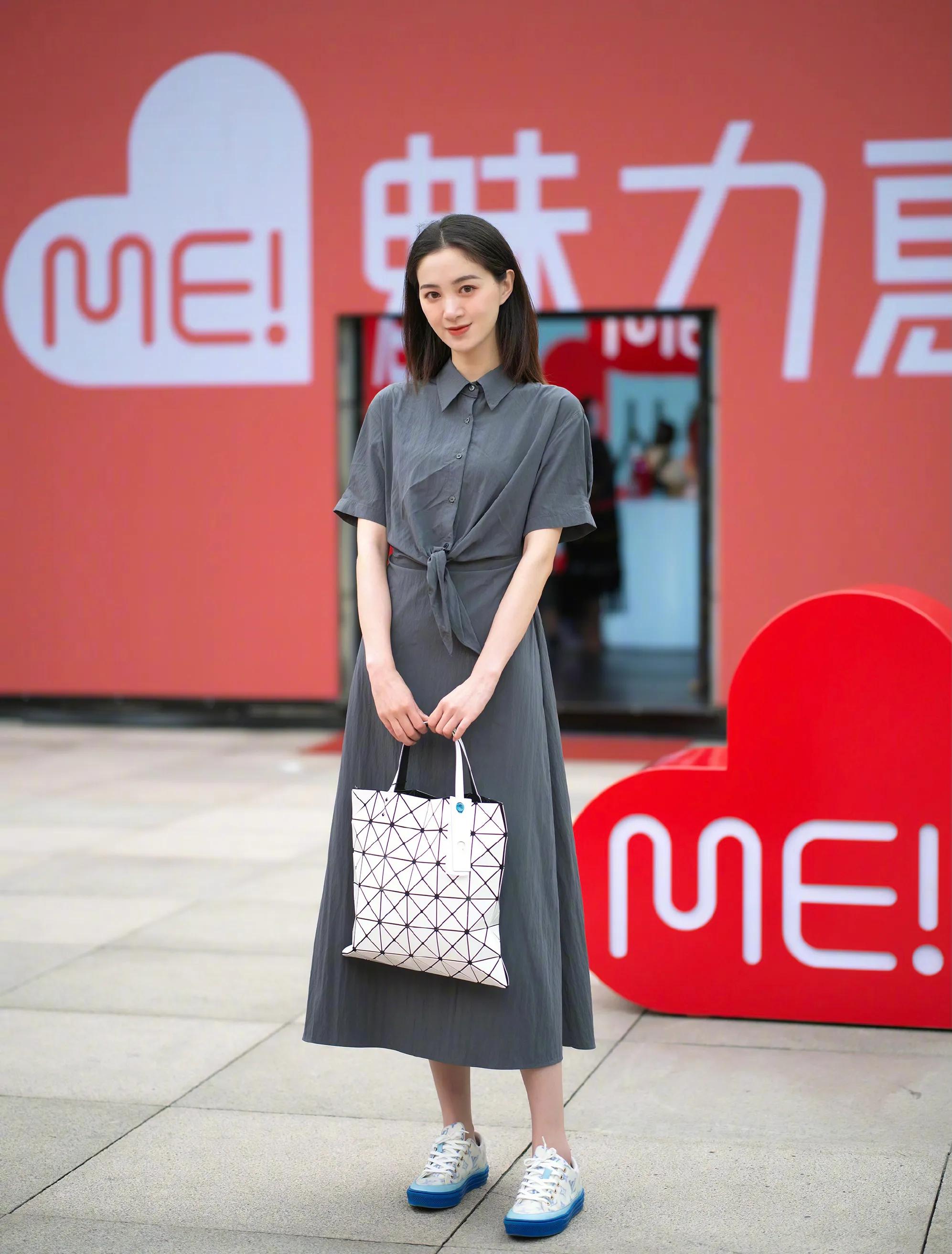 最具夏日气息的三宅一生购物袋8套示范穿搭