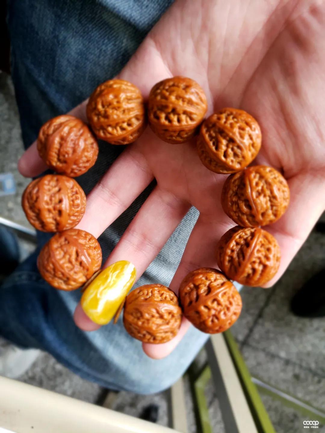 小核桃手串是不是越小就越好,玩核桃少走弯路